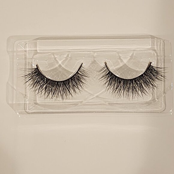 BRAND New!! Flutter Scarlett "Wedding" MINK Eyelashes (Total 1 pair) - Picture 2 of 4